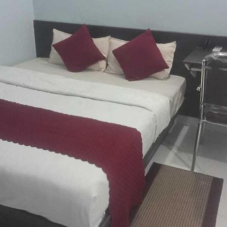 Hotel O Home Aditya Inn Suits Homestay Ayodhya Екстер'єр фото