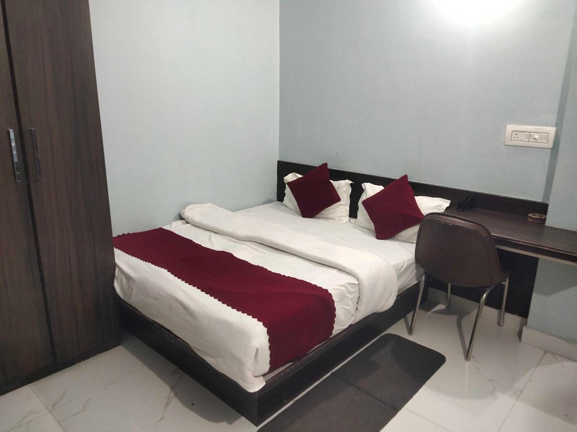 Hotel O Home Aditya Inn Suits Homestay Ayodhya Екстер'єр фото