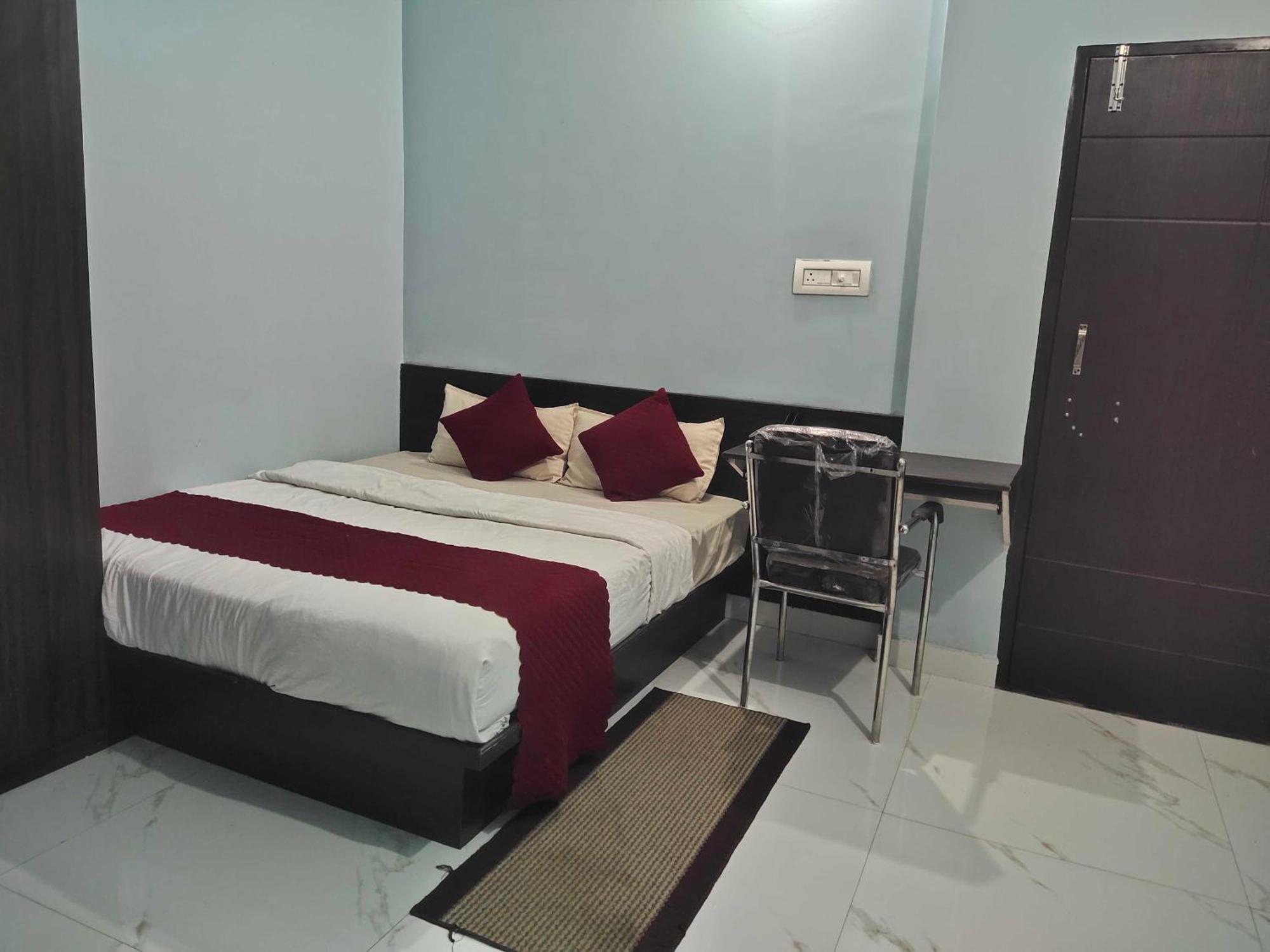 Hotel O Home Aditya Inn Suits Homestay Ayodhya Екстер'єр фото